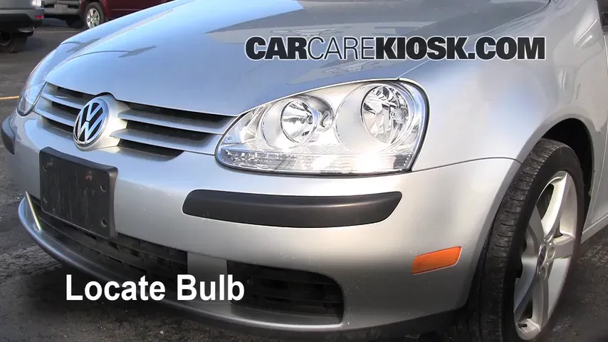 2008 Volkswagen Rabbit S 2.5L 5 Cyl. (2 Door) Éclairage Feux de croisement (remplacer l'ampoule)